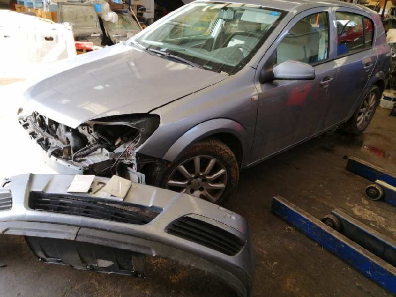 opel astra h berlina del año 2004