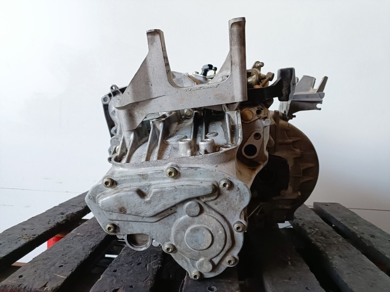 Recambio de caja cambios para citroen c5 berlina 4hx referencia OEM IAM 20MB04  