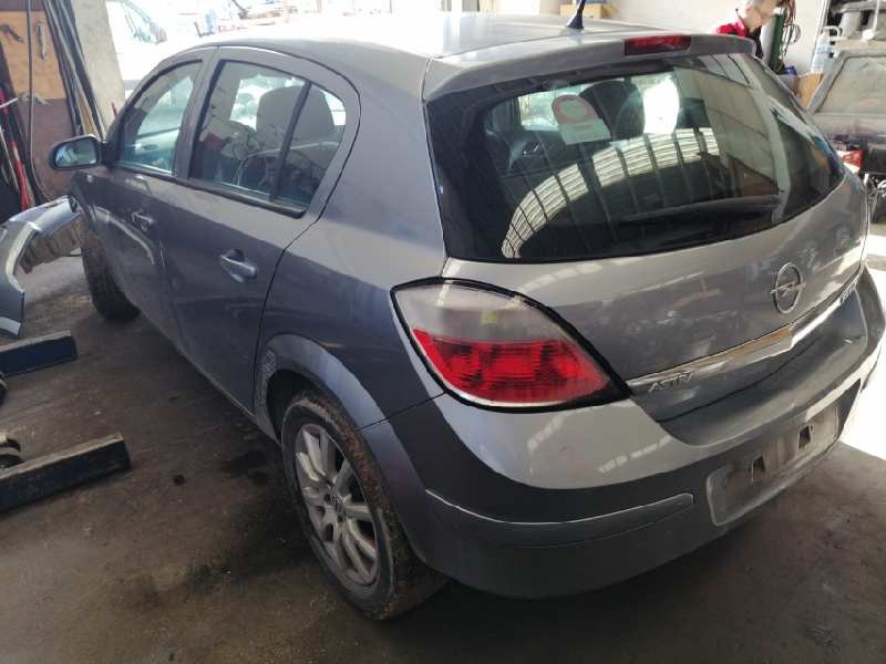 opel astra h berlina del año 2004