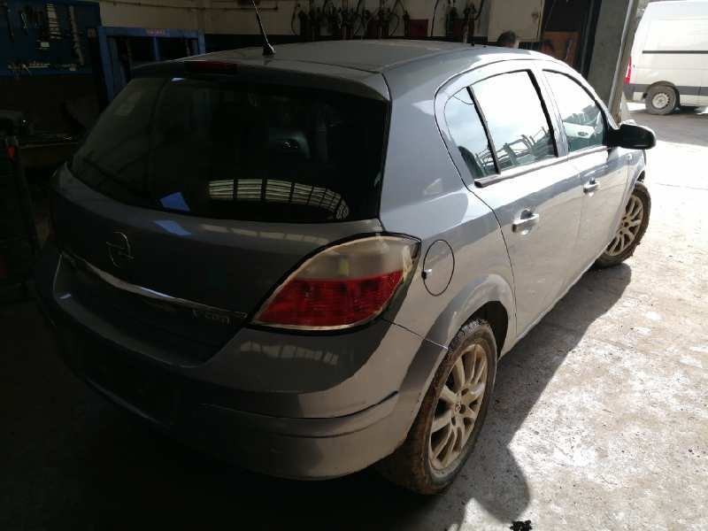 opel astra h berlina del año 2004
