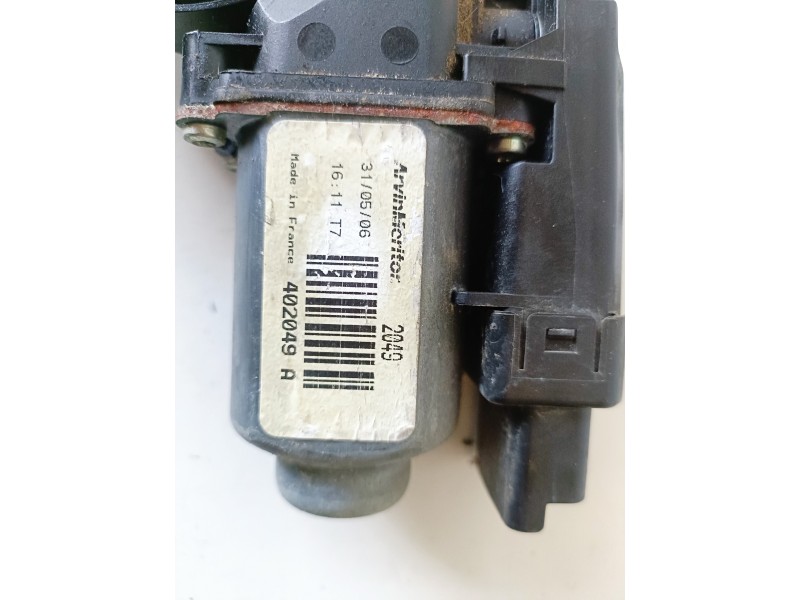 Recambio de motor elevalunas trasero izquierdo para renault scenic ii (jm) k4m766 referencia OEM IAM 402049A  