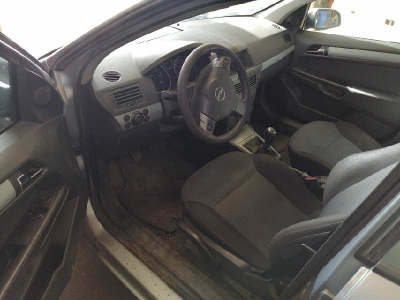 opel astra h berlina del año 2004