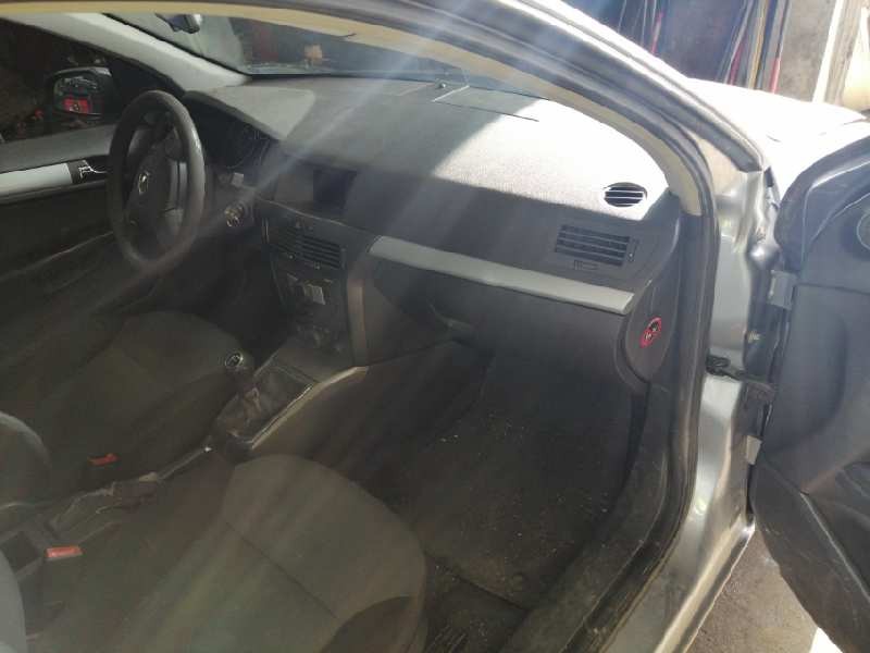 opel astra h berlina del año 2004