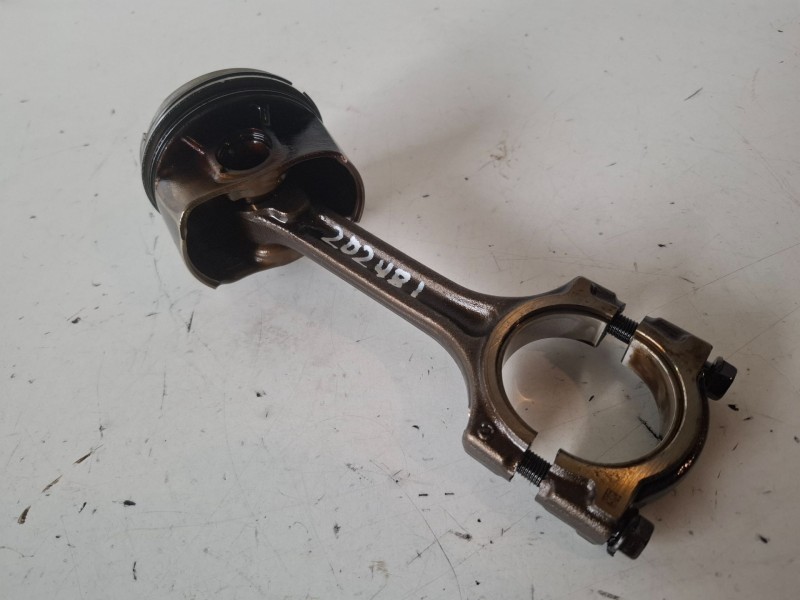Recambio de piston para dacia sandero ii h4b400 referencia OEM IAM   