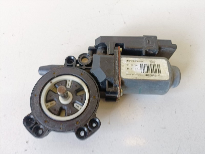 Recambio de motor elevalunas trasero izquierdo para renault scenic ii (jm) k4m766 referencia OEM IAM 402049A  