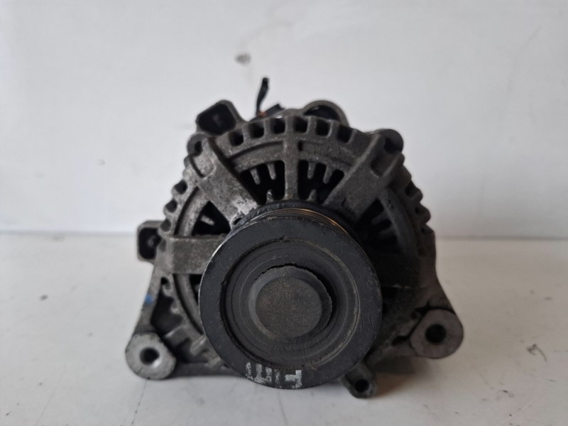 Recambio de alternador para kia carens (un) d4eaw referencia OEM IAM 940590646  