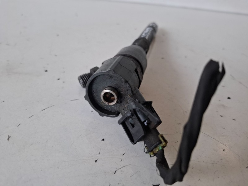 Recambio de inyector para kia carens (un) d4eaw referencia OEM IAM 0445110258  