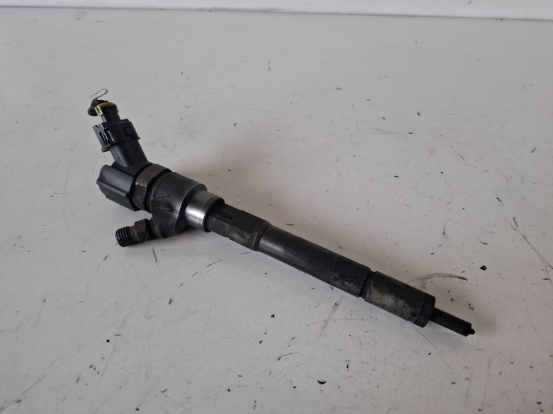 Recambio de inyector para kia carens (un) d4eaw referencia OEM IAM 0445110258  