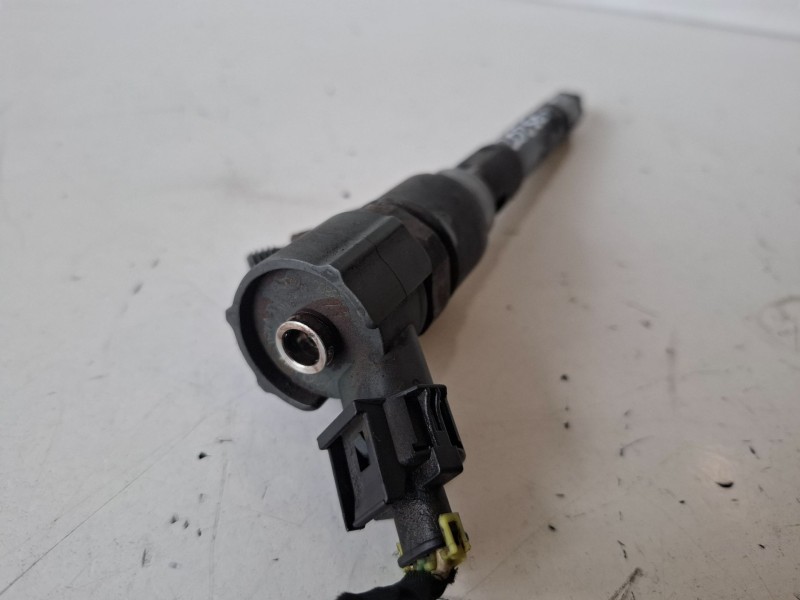 Recambio de inyector para kia carens (un) d4eaw referencia OEM IAM 0445110258  