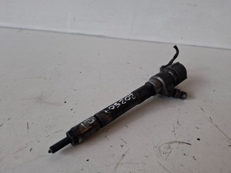 Recambio de inyector para kia carens (un) d4eaw referencia OEM IAM 0445110258  