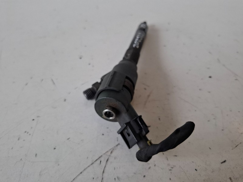 Recambio de inyector para kia carens (un) d4eaw referencia OEM IAM 0445110258  