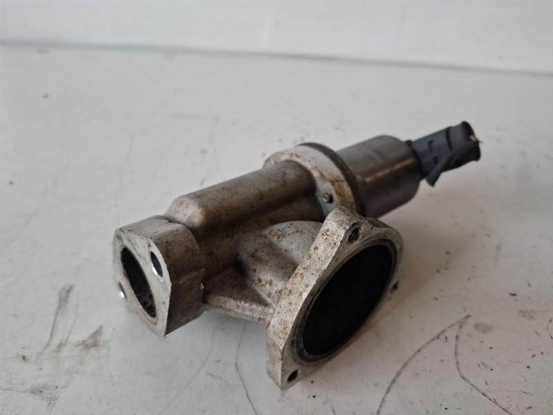 Recambio de valvula egr para kia carens (un) d4eaw referencia OEM IAM 2841027410  