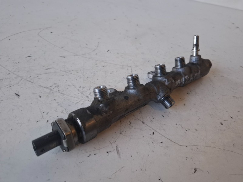 Recambio de rampa inyectora para peugeot 208 (p2) yh01 referencia OEM IAM 0445214361  