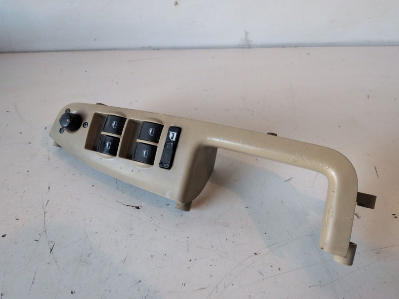 Recambio de mando elevalunas delantero izquierdo para audi a4 avant (8e) bkn referencia OEM IAM   