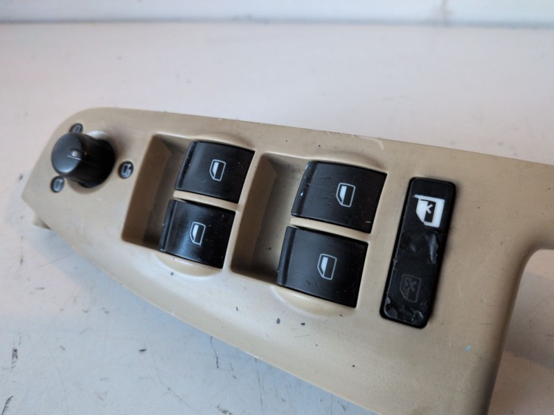 Recambio de mando elevalunas delantero izquierdo para audi a4 avant (8e) bkn referencia OEM IAM   