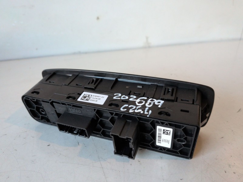 Recambio de mando elevalunas delantero izquierdo para renault megane iv berlina 5p h5f408 referencia OEM IAM E3244108  