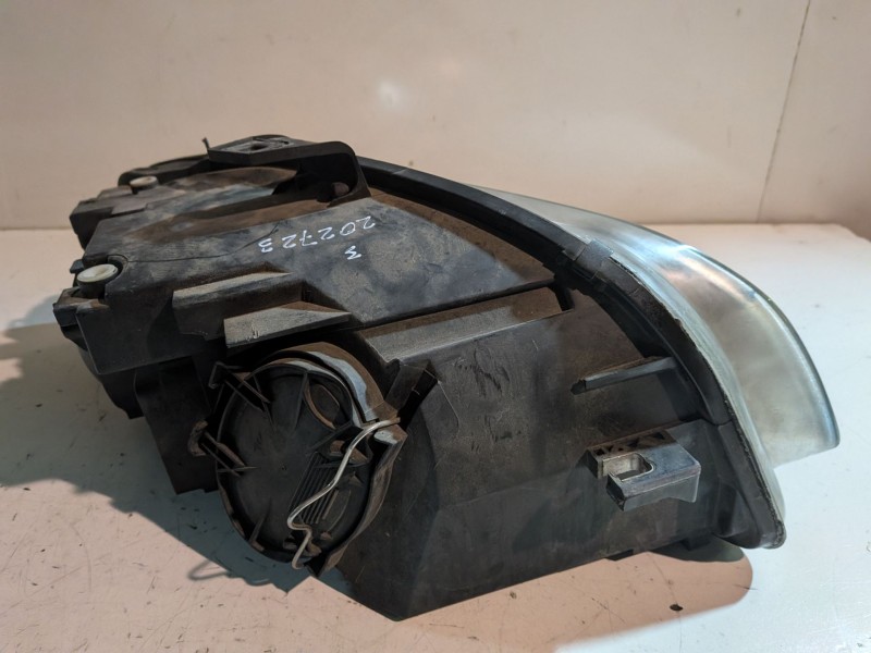 Recambio de faro izquierdo para audi a4 avant (8e) bkn referencia OEM IAM   