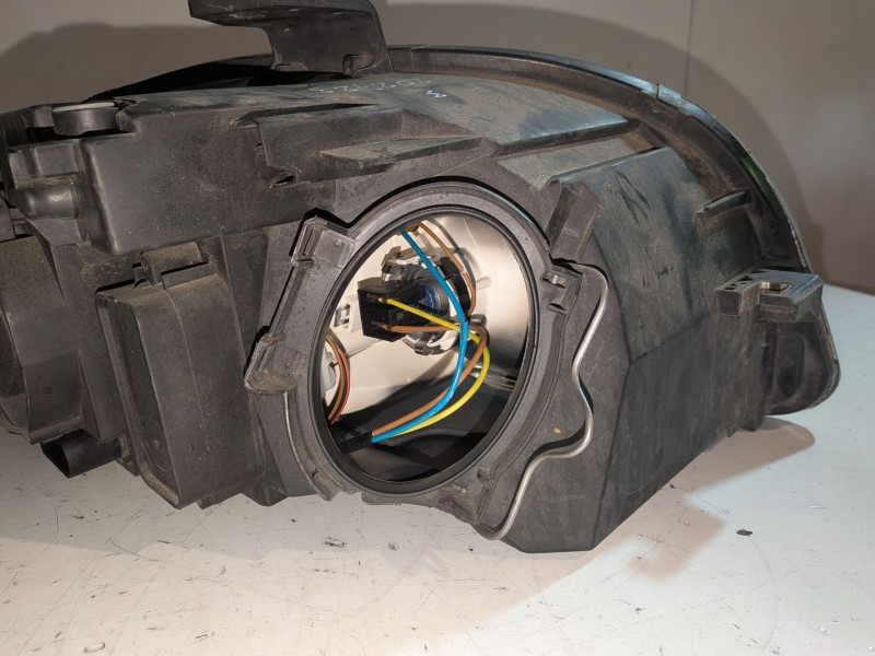 Recambio de faro izquierdo para audi a4 avant (8e) bkn referencia OEM IAM   