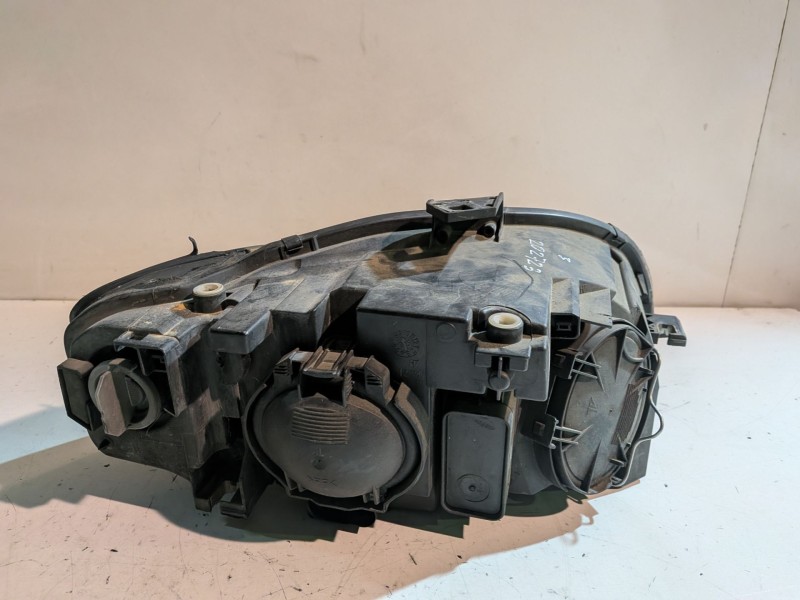 Recambio de faro izquierdo para audi a4 avant (8e) bkn referencia OEM IAM   