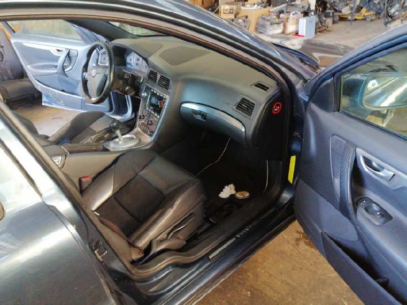 volvo s60 berlina del año 2005