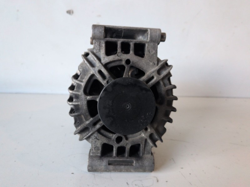 Recambio de alternador para peugeot 207 sw 8fs referencia OEM IAM V75765138001  