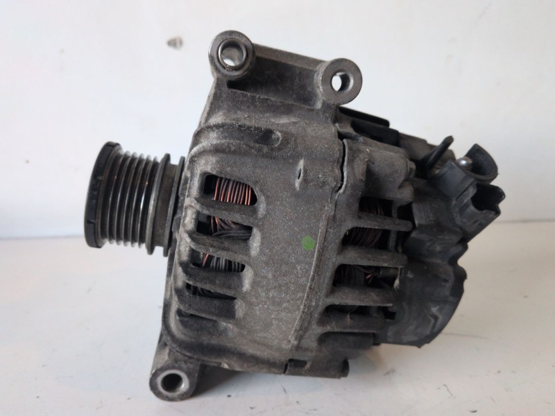 Recambio de alternador para peugeot 207 sw 8fs referencia OEM IAM V75765138001  