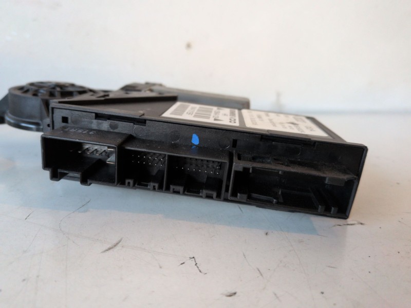Recambio de motor elevalunas trasero derecho para audi a4 avant (8e) bkn referencia OEM IAM 5WK47011EBF  