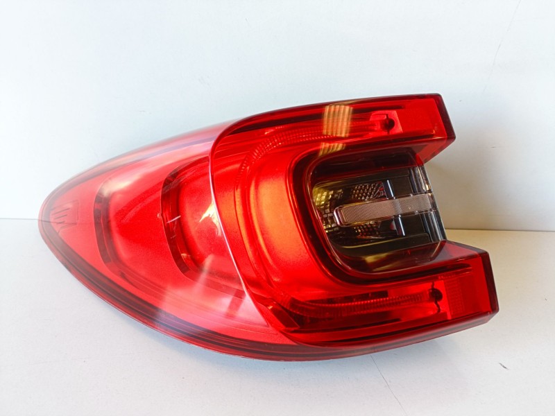 Recambio de piloto trasero izquierdo para renault kadjar r9m414 referencia OEM IAM   