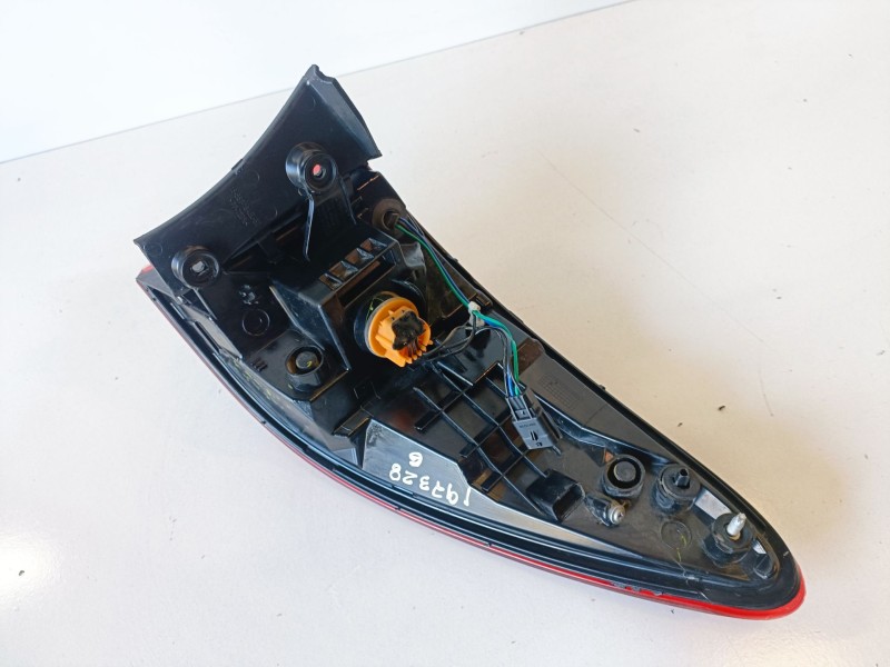Recambio de piloto trasero izquierdo para renault kadjar r9m414 referencia OEM IAM   