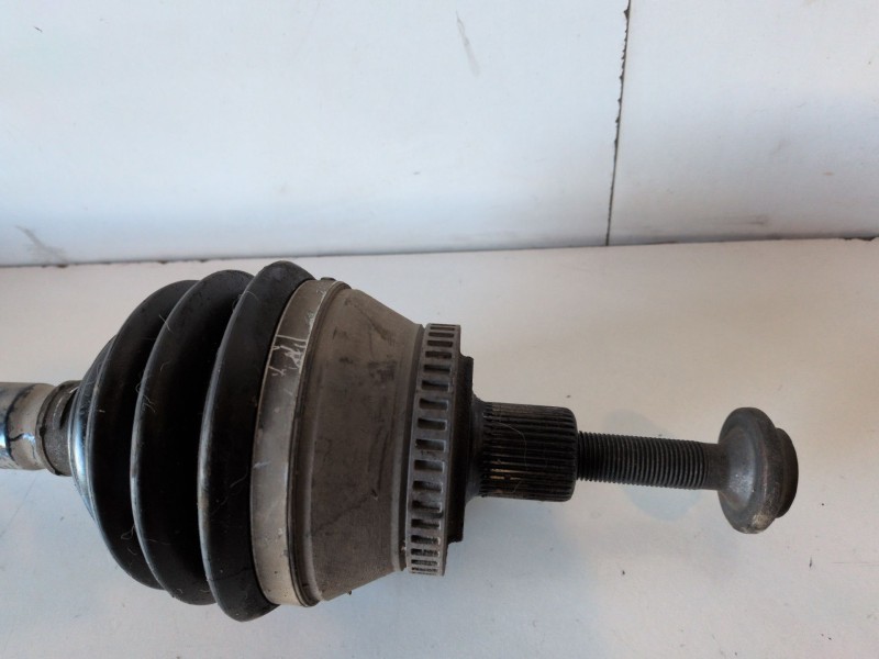 Recambio de transmision delantera izquierda para audi a4 avant (8e) bkn referencia OEM IAM 8E0407271AT  