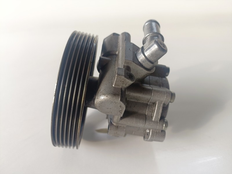 Recambio de bomba direccion para citroen c5 berlina 4hx referencia OEM IAM 9636086680/7617955502  