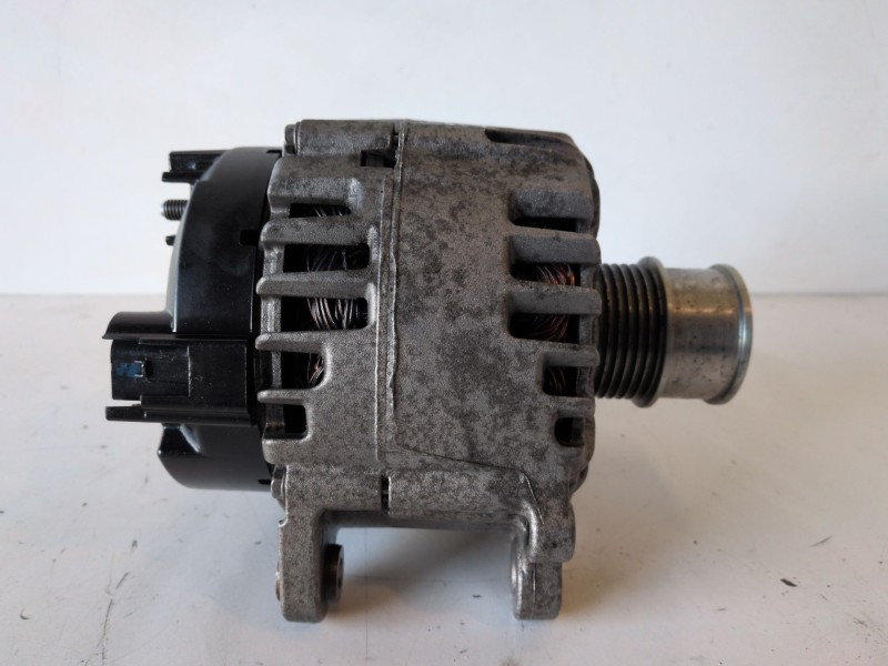Recambio de alternador para seat arona (kj) dkr referencia OEM IAM 05E903026Q  