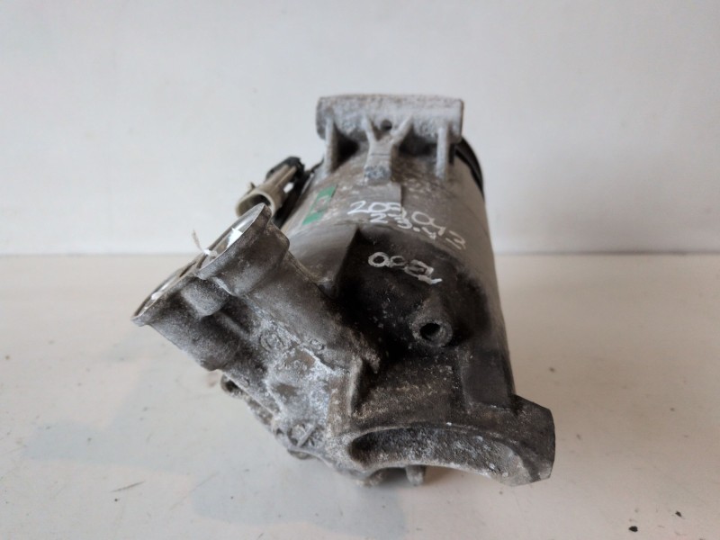 Recambio de compresor aire acondicionado para opel zafira b z19dt referencia OEM IAM 131124752  