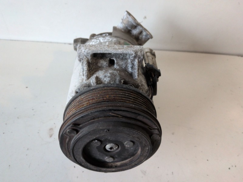 Recambio de compresor aire acondicionado para opel zafira b z19dt referencia OEM IAM 131124752  