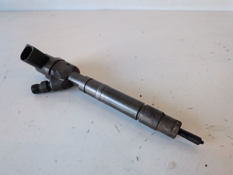 Recambio de inyector para chrysler jeep gr.cherokee (wj/wg) 665921 referencia OEM IAM 0445110204  