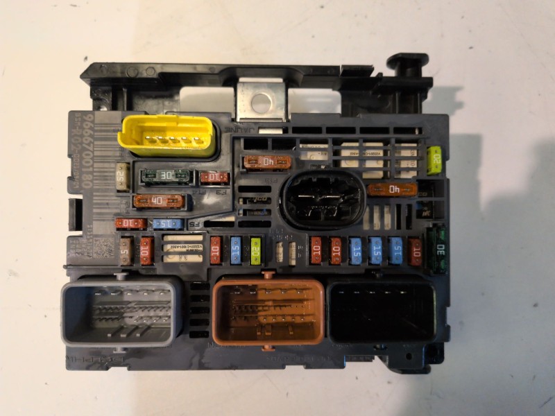 Recambio de caja reles / fusibles para citroen c5 break rhr referencia OEM IAM BSMR02  