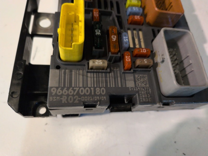Recambio de caja reles / fusibles para citroen c5 break rhr referencia OEM IAM BSMR02  
