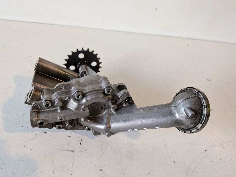 Recambio de bomba aceite para renault kangoo ii (f/kw0) k9k636 referencia OEM IAM 15008247R  