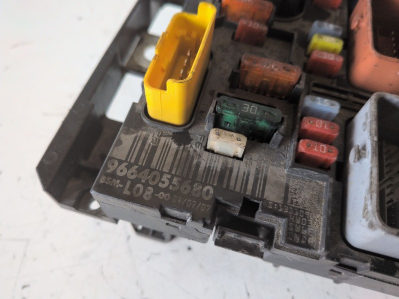 Recambio de caja reles / fusibles para citroen grand c4 picasso 9hz referencia OEM IAM 9664055680  