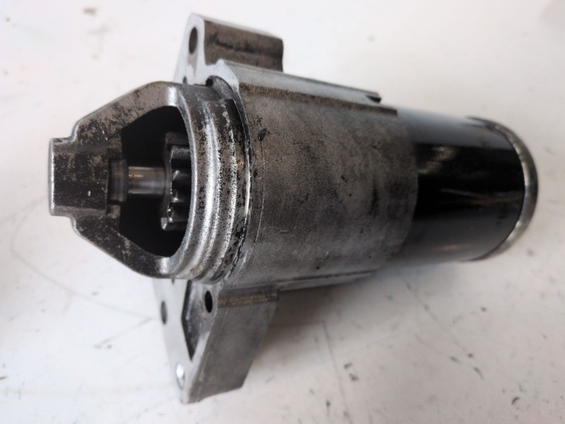 Recambio de motor arranque para citroen grand c4 picasso 9hz referencia OEM IAM M000T22471  