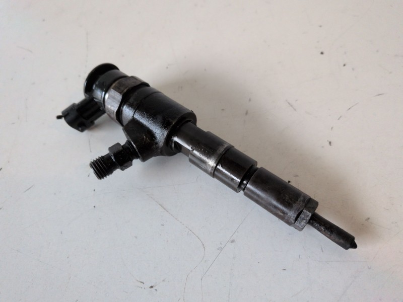 Recambio de inyector para citroen c3 pluriel 8hx referencia OEM IAM 0445110135  