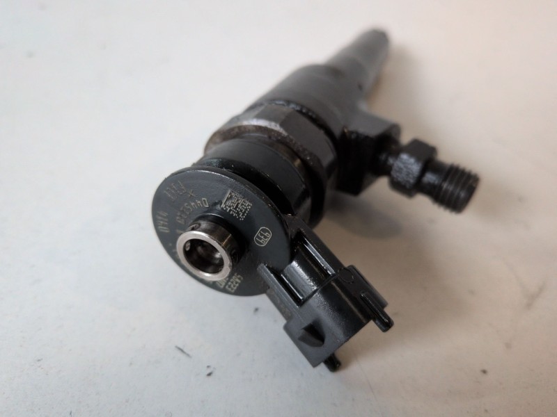 Recambio de inyector para citroen c3 pluriel 8hx referencia OEM IAM 0445110135  