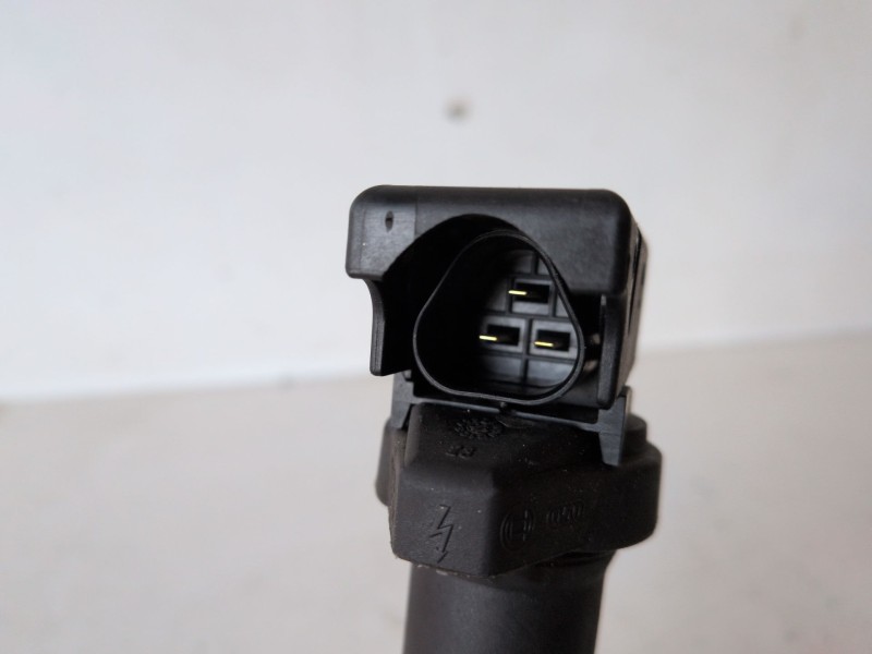 Recambio de bobina encendido para peugeot 308 5fw referencia OEM IAM 0221504470  