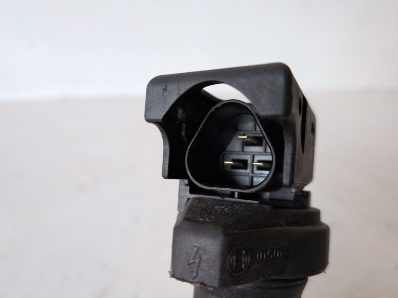 Recambio de bobina encendido para peugeot 308 5fw referencia OEM IAM 0221504470  
