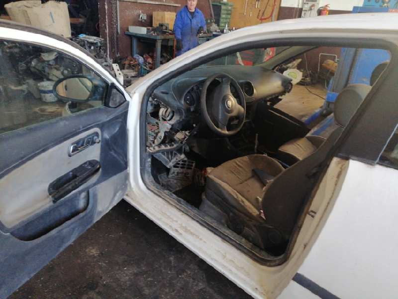 seat ibiza (6l1) del año 2003