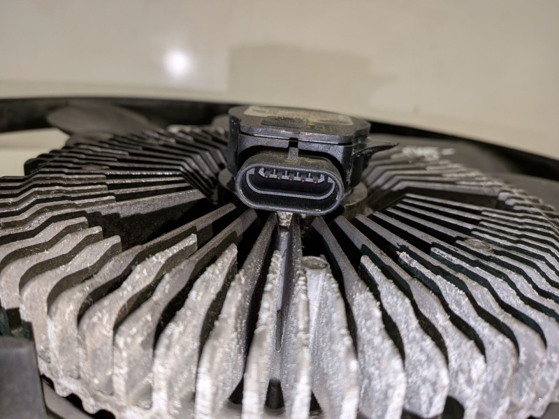 Recambio de electroventilador para land rover range rover sport 508ps referencia OEM IAM AH428C617AC  