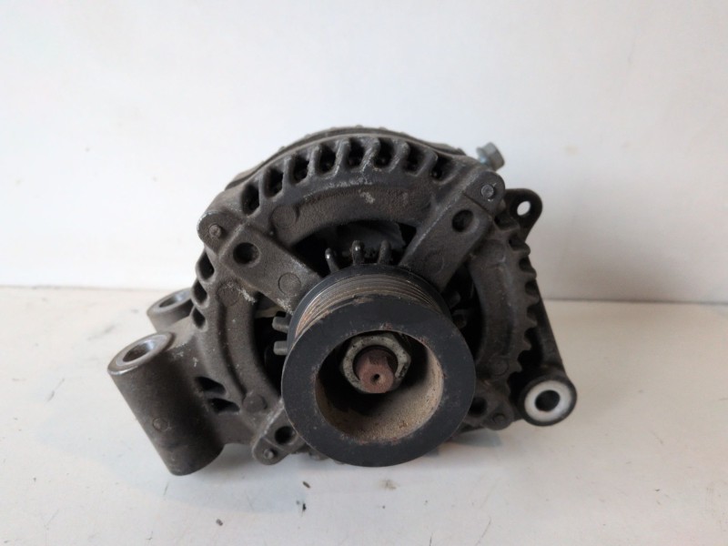 Recambio de alternador para land rover range rover sport 508ps referencia OEM IAM 8W8310300BA  