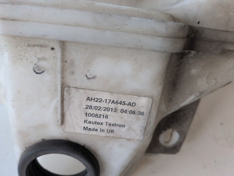 Recambio de deposito limpia para land rover range rover sport 508ps referencia OEM IAM AH2217A645AD  