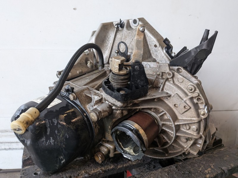 Recambio de caja cambios para renault megane iii berlina 5p k9k834 referencia OEM IAM JR5337  