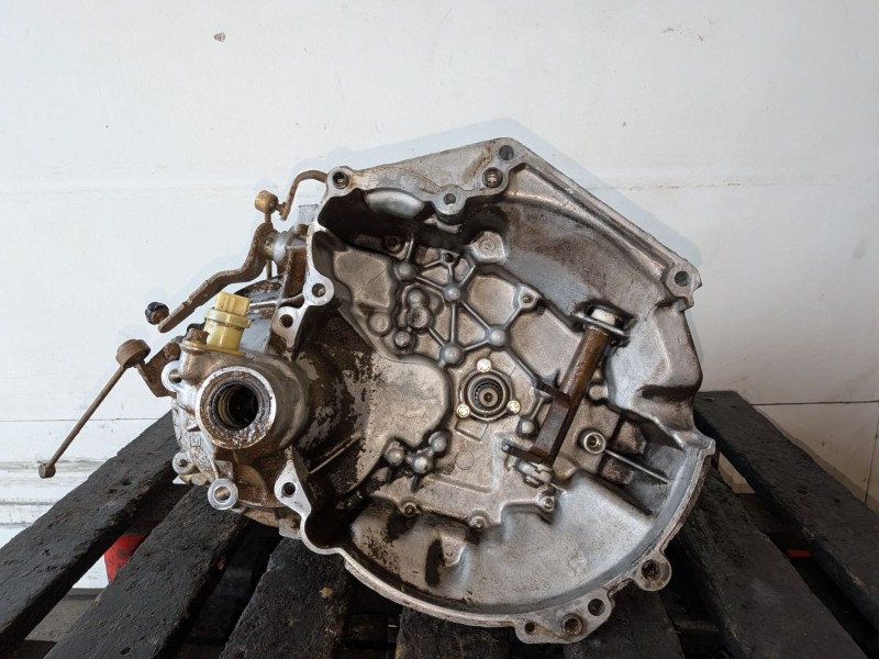 Recambio de caja cambios para citroen saxo hdz referencia OEM IAM 20CE51  